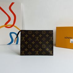 Toiletry bag Medium Monogram canvas toiletry bag lined with washable material that fits easily into a handbag. Size: 19×15×6cm Louis Vuitton Yayoi Kusama, Louis Vuitton Capucines, Louis Vuitton Collection, Lv Purse, Lv Shoes, Medium Handbags, Lv Handbags, Louis Vuitton Pochette, Louis Vuitton Twist