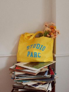 Studio & Parc is a stylish luxury casual brand that emphasizes urban sophistication and comfort.- This is a cotton eco bag with attractive color combination printing- It is made of lightweight and strong cotton canvas material and is highly durable- The internal pocket allows for practical storage- Its practical size makes it great for a variety of uses in everyday activities Yellow Canvas Bag For Spring Travel, Trendy Cotton Canvas Bag For Weekend, Spring Yellow Canvas Bag For Daily Use, Casual Yellow Cotton Shoulder Bag, Spring Yellow Canvas Bags, Retro Cotton Canvas Travel Bag, Trendy Cotton Shoulder Bag For Weekend, Trendy Yellow Canvas Bags, Spring Cotton Bags With Letter Print