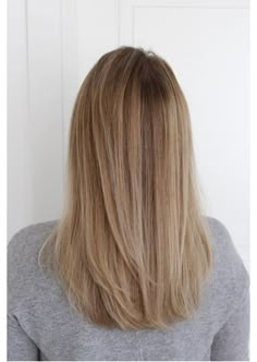 Subtle Long Layers Medium Length Hair, Rounded Bottom Haircut, Straight Haircut Layers, Shoulder Length Hair Cuts Thick Hair, Medium Haircut Straight, Straight Haircut With Layers, Long Layers Fine Hair, No Layers Haircut, Medium Haircuts For Fine Hair