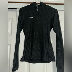 Womens Nike Dri Fit Size Xs Never Worn - Super Cool Pattern Western Fits, Athletic Clothes, Christmas Clothes, Womens Nike, School Shopping, Athletic Outfits, Christmas Wishlist, Nike Black, Cool Patterns