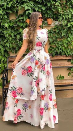 Frock Fashion, Beautiful Floral Dresses, Dress Design Patterns, Fancy Dress Design, Fashionista Clothes, Modest Fashion Outfits, Dress Shirts For Women