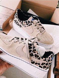 Get everything festival related at RaveHackers.com. Tips and tricks to survive and thrive at any festival. Cheetah Nikes, Nike Leopard, Leopard Nikes, Boho Mode, Bandeau Tops, Nike Air Shoes, Kendall Jenner Outfits, Cute Nike Shoes, Fresh Shoes