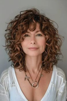 Curly Hairstyles Ideas, Curly Hair Dos, Haircuts For Medium Length Hair, Timeless Looks, Natural Curly Hair, Haircuts For Women Over 50