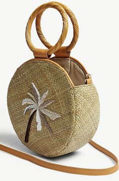 MUST HAVE: Aranaz is revered for its use of Filipino motifs and unique craftsmanship Paper Wall Hanging, Potli Bags, Diy Bags Patterns, Embroidery Bags, Woven Raffia, Straw Bags, Chanel Paris, Raffia Bag, Crochet Bags Purses