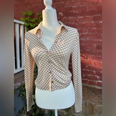 Size Xs Fitted Plaid Long Sleeve Top, Fitted Long Sleeve Plaid Top, Fitted Plaid Shirt For Spring, Classic Fitted Plaid Tops, Chic Fitted Plaid Top, Fitted Casual Plaid Blouse, Fitted Plaid Collared Blouse, Checkered Shirt, Abercrombie And Fitch