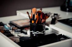 Dirty Makeup, Volume Russe, Natural Hair Movement, Marketing Photography, Waterproof Liquid Eyeliner, Types Of Makeup, How To Clean Makeup Brushes, Makeup Tips For Beginners