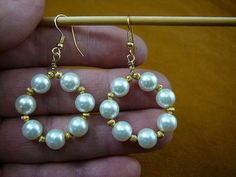 White colored  8 mm round pearlized glass bead hoop loop circle beaded wire dangle pair of EARRINGS Earing Making Ideas Beads, Diy Earrings Easy, Diy Jewelry Earrings, Beaded Earrings Diy, Bracelets Handmade Diy, Jewelry Making Earrings, Handmade Jewelry Tutorials, Earrings Inspiration, Handmade Wire Jewelry