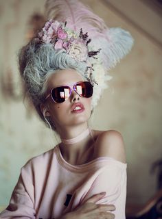 Fall Sunglasses, Rococo Fashion, Ellen Von Unwerth, Wearing Sunglasses, Sofia Coppola, Kirsten Dunst, Wildfox Couture, Mirrored Sunglasses Women, Marie Antoinette