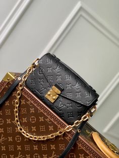 . Tas Louis Vuitton, Tas Lv, Replica Louis Vuitton, Lv Pochette, Tas Bahu, Inspired Handbags, Supreme Bag, Replica Designer Handbags, Cheap Handbags