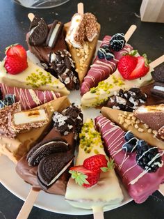 Sallys Rezept Cheesecake On A Stick Recipe, Food Platters, Cakepops, Mini Desserts, Cookies Recipes Chocolate Chip, Interesting Food Recipes