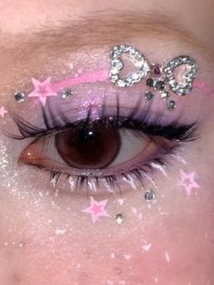 Fairytale Makeup Ideas, Cute Heart Makeup, Kawaii Pink Makeup, Toodles Galore Makeup, Face Gem Makeup, No Lashes Makeup Look, Cutesy Makeup, Makeup Looks Pink, Pretty Eye Makeup