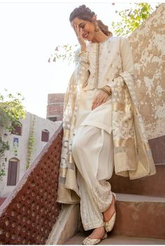 White Shalwar Kameez, Faiza Saqlain, Maya Ali, Pakistani Fashion Casual, Pakistani Dresses Casual, Beautiful Pakistani Dresses