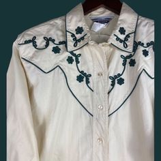 New With Tags!! Rockies Womens Large Shirt Top Button Down Western Rodeo Green Ivory Floral Rodeo Shirts Button Up, Western Button Up, Western Button Up Shirts Woman, Vintage Western Outfits Women, 80s Western Fashion, Rodeo Clothes, Country Embroidery, Sweater Projects, Western Motifs