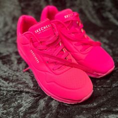 Almost Brand New Pink Sneakers With Ortholite Insole And Round Toe, Pink Low-top Sneakers With Ortholite Insole, Pink Ortholite Insole Round Toe Sneakers, Trendy Synthetic Sneakers With Air Max Cushioning, Casual Pink Running Shoes With Ortholite Insole, Hot Pink Sneakers, Pink Vibes, Pink Sneakers, Dresses Lace