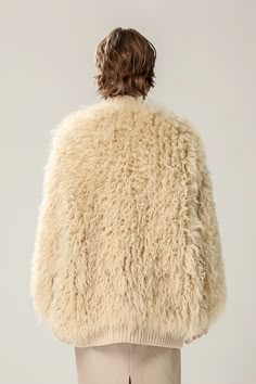 The perfect blend of luxury and comfort. Introducing our Women's Lightweight Mid-length Shearling Coat. This coat is handwoven from a whole piece of sheepskin. Ribbed trim at the cuffs and placket adds a touch of casual flair, making it a versatile piece. Its silky inner lining ensures a comfortable, non-stick feel, perfect for layering over sweaters. Style #: WWAI432 Resort Wear Dresses, Shearling Jacket Women, Tank Top Skirt, Casual Activewear, Black Backless Dress, Sheepskin Jacket, Silk Knit, Heather White, Silk Wool