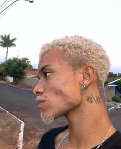 Bleached Hair Men Black, Hair Dye Designs Shaved Head Men, Blonde Hair Men Black, Black Guy Blonde Hair, Buzzcut Men Black, Buzzcut Black Man, Black Men Hair Dye Ideas, Blonde Hair Black Men, Bleached Afro