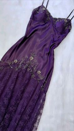 Einzelheiten:    Produkt: gh3174   Stoff: Spitze   Farbe: wie abgebildet, benutzerdefinierte Farbe   Rückendetails: Reißverschluss Vintage Purple Dress, Vintage Spaghetti, Formal Evening Dress, Beaded Prom Dress, Vintage Purple