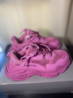 ad eBay - Find many great new & used options and get the best deals for Size 40- Balenciaga Triple S Pink at the best online prices at eBay! Free shipping for many products! Balenciaga Triple S Pink, Pink Balenciaga, Balenciaga Style, Balenciaga Shoes, Balenciaga Triple S, Sketchers Sneakers, Woman Colour, Pink Fashion, Air Max Sneakers