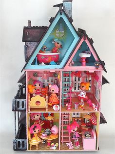 a doll house with lots of dolls in it