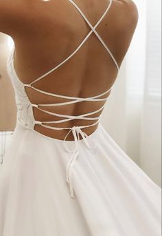 Cute Open Back Dresses, White Backless Dress Short, Bare Back Dress Casual, Backs Of Dresses Ideas, Short Open Back Dress, Backless Dress Style, Dress Backless Long, Back Dress Ideas, Backs Of Dresses