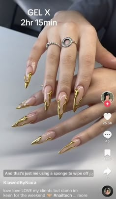 Egyptian Inspired Nails, Nails With Golden Details, Gold Stilletos Nails, Golden Acrylic Nails, Gold Nails Inspiration, Nails Gold Design, Elegant Stiletto Nails, Goddess Nails Designs, Gold Chrome Nails Designs