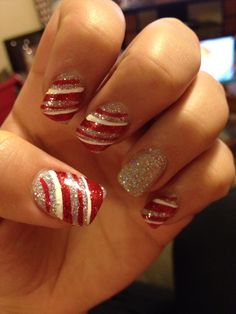 Candy Cain Nails, Holiday Pedicure Ideas Toenails, Christmas Cute Nails, Holiday Toes, Peppermint Nails, Christmas Present Nails, 2000s Nails, Candy Cane Nails, Christmas Gel