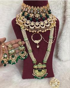 Best Indian Wedding Dresses, Indian Bridal Photos, Gold Jewelry Simple, Jewelry Design Earrings, Design Earrings