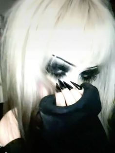 Alt People Aesthetic, Goth White Hair, Blonde Goth Aesthetic, Pfp Goth, Blonde Goth, Punk Makeup, Emo Aesthetic, Alt Makeup, Pretty Halloween