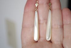 Handmade genuine 14k mother of pearl mop elongated tear drop leverback earrings welcome to my handmade store: vintage handmade adorable pair of 14k gold hand carved 54 mm mother of pearl elongated earrings length of drops 54 mm diameter of mop at widest area: 7.5 mm stone size: 37 x 6 mm noticeable size stylish vintage every pair is a bit different based on the nature of mop. gorgeous coloring on these carved pearls. very cool looking. you will love wearing it. Pearl Earring Jacket, Pearl Teardrop Earrings, Gold Hand, Leverback Earrings, Real Pearls, Gold Hands, Pearl Studs, Tear Drop, Teardrop Earrings