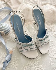 Kasut Kahwin, Shoes With Bows, Pretty Heels, Dr Shoes, Smink Inspiration, Vintage Heels, Bow Sandals, Fancy Shoes, Girly Shoes