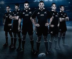 the all blacks rugby team is posing for a photo