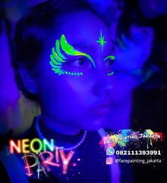 Neon Face Paint Ideas Simple, Neon Face Paint Ideas, Rave Face Paint, Glow In The Dark Makeup, Makeup Karakter