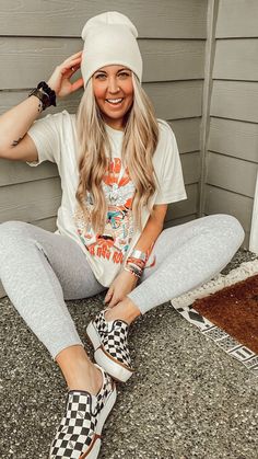 Comfy Cute Maternity Outfits, Simple Grunge Outfits Summer, Comfy Fair Outfits, Athleisure Boho Outfits, Pregnancy Outfits Comfy, Casual Summer Rainy Day Outfit, Pregnancy Comfy Outfits, Cute Comfy Pregnancy Outfits, Postpartum Outfits Fall