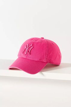 La Baseball Cap, Preppy Hat, Pink Baseball Hat, Ny Baseball, Nike Hat, Unique Hats, Simple Trendy Outfits, Jewelry Outfit, Cute Hats