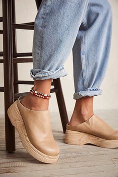 Leather Clogs Outfit, Platform Slip Ons, Wedges Outfit, Bank Job, Shoes Boots Heels, Heels Sneakers