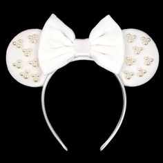 Step into a world of luxury with our Velvet Mouse Ears Collection. Each pair is lovingly crafted to perfection, ensuring you radiate fairy-tale charm at every turn. Perfect for theme parks or adding a playful touch to any outfit, these ears are a must-have for dreamers and believers alike. Embrace the magic and make every moment memorable with our irresistible Velvet Mouse Ears. Mickey Ears Headband, Headband Collection, Bride Headband, Knitted Headband, Mouse Ears Headband, Red Peach, Bag Display, Headband Tiara, Ears Headband