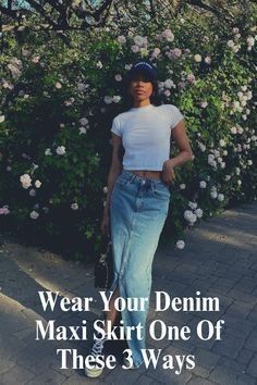 Denim Maxi Skirt Outfit Casual, Denim Maxi Skirt Outfit Spring 2024, Long Denim Cargo Skirt Outfit, Maxi Denim Skirt Outfit Casual, Jean Skirt And Sneakers Outfit, Jean Skirt With Sneakers, Styling Denim Maxi Skirt, How To Style Denim Maxi Skirt