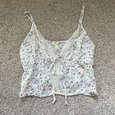 Pacsun Floral Tie Top With Lace, Size Xs, New With Tags, Half Of The Tag Fell Off (Shown In Picture 3) White V-neck Crop Top For Summer, White Floral Print Crop Top For Spring, White Feminine Floral Print Crop Top, White Floral Print Feminine Crop Top, White V-neck Crop Top For Beach Season, White Floral Print Summer Crop Top, White V-neck Summer Crop Top, Feminine White Top For Beach Season, Feminine White Tops For Beach Season