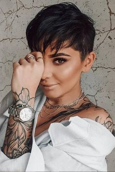 A women's lifestyle destination dedicated to style, entertainment, love, and living beautifully. Bob Hair Color, Mysterious Beauty, Short Hair Trends, Pixie Hair, Makijaż Smokey Eye, Short Pixie Haircuts, Short Haircut, Girl Short Hair, Short Hair Styles Pixie