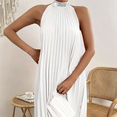 Contrast Sequined Pleated Halter Dress, Elegant Sleeveless Mock Neck Keyhole Back Dress, Women's Clothing True To Size Xl/12 Bust: 39.8-42.2in Waist: 31.9-34.3in Hips: 41.8-44.1in Height 5'9"-5'11" Composition: 100% Polyester Material: Polyester Length: Knee High Belt: No Sleeve Length: Sleeveless Chest Pad: No Details: Contrast Sequin Patterned: Solid Color Applicable People: Adult Sheer: Semi-Sheer Type: A Pendulum Seasons: Spring/Summer Care Instructions: Machine Wash, Do Not Dry Clean Style: Sleeveless Pleated Halter Dress For The Beach, White Sleeveless Halter Dress For Evening, Sleeveless Pleated Mini Dress For Beach, White Pleated Sleeveless Dress For Party, Keyhole Back Dress, Pleated Halter Dress, Summer Care, Sleeveless Mock Neck, Dress Elegant