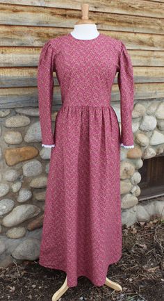 burgundy-pioneer-dress Pioneer Dress Pattern, Pioneer Woman Dress, Cottagecore Style Outfits, 7 Brides For 7 Brothers, Pioneer Fashion, Pioneer Bonnet, Prairie Fashion, Trek Clothing, Amish Clothing