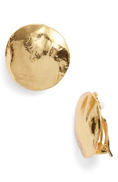 A simple disc with precious-metal plating and hammered texture makes for elegantly versatile earrings with clip-on styling. 1" diameter Clip-on style Sterling silver plate or 24k-gold plate Imported Freshwater Pearl Drop Earrings, Fashion Silhouette, Chunky Earrings, Gold Clips, Womens Jewelry, Disc Earrings, Earrings Studs, 24kt Gold, Online Earrings