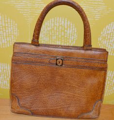 Beautiful high-quality, elegant vintage leather handbag from Goldpfeil Brown, typical of the 70s It's a really nice bag in very good condition 70s Bags, Vintage Leather Handbag, Retro Purse, 70s Retro, Mid Century Vintage, The 70s, Fun Bags, Leather Handbag, Vintage Leather