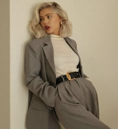 Dark Academia Aesthetic Outfit Woman, Dark Academia Fashion Aesthetic, Classy Vintage Outfits, Dark Academia Aesthetic Outfit, Laura Jade Stone, Rok Midi, Academia Aesthetic Outfit, Sandal Tali, Dark Academia Outfit