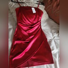 Beautiful Red Silky Dress New With Tags Red Lace Bodycon Dress, Dark Green Midi Dress, Dresses Windsor, Bodycon Dress Homecoming, Nude Lace Dress, Faux Suede Dress, Low Back Dresses, Velvet Midi Dress, Silky Dress