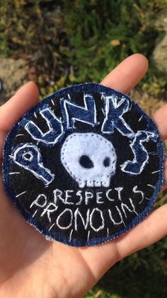 punks respect pronouns patch Punk Patches Diy, Crust Pants, Punk Fashion Diy, Patch Pants, Punk Culture, Punk Pins, Punk Patches, Battle Jacket, Diy Vetement