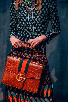 Gucci Fashion show details Gucci Vintage Bag, Tommy Ton, Gucci Spring, Gucci Vintage, Vintage Bag, Henri Bendel, Gucci Handbags, Mode Inspiration, Summer 2016