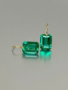 Beautiful Colombian emerald earrings in Brilliant drops. The faceted rectangle drops have a gorgeous Caribean ocean green color that brings lots of depth to the stone and reflects lights beautifully. The fancy drops are attached to 24K Gold Vermeil/ 14K Solid gold ear wires. The earrings are elegant, minimalist, and have a lux look.  A truly gorgeous pair of earrings. When 14K SOLID GOLD ear wires are being used, the ear wire ends are hand-stamped as proof of being 14K solid gold. In addition, e Emerald Jewellery, Colombian Emeralds, May Birthstone, Types Of Gemstones, Jewellery Gift, Emerald Earrings, Emerald Jewelry, Pretty Earrings, Beautiful Gift Boxes