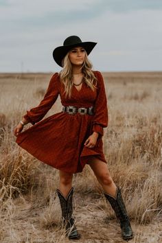 Vaquera Outfits, Country Outfits Women, Country Chic Outfits, Western Photography, Cowgirl Outfit, Western Clothes, Cowgirl Dresses, Wilde Westen