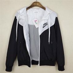 jacket nike black and white sexy workout clothes nike windbreaker cute sweater blouse black white tumblr girl girly pretty nike jacket navy waterproof bomber jacket Workout Clothes Nike, Nike Windbreaker, Nike Shox, Cute Jackets, Womens Workout Outfits, Sporty Outfits, Athletic Outfits, Cute Sweaters, Outfit Casual